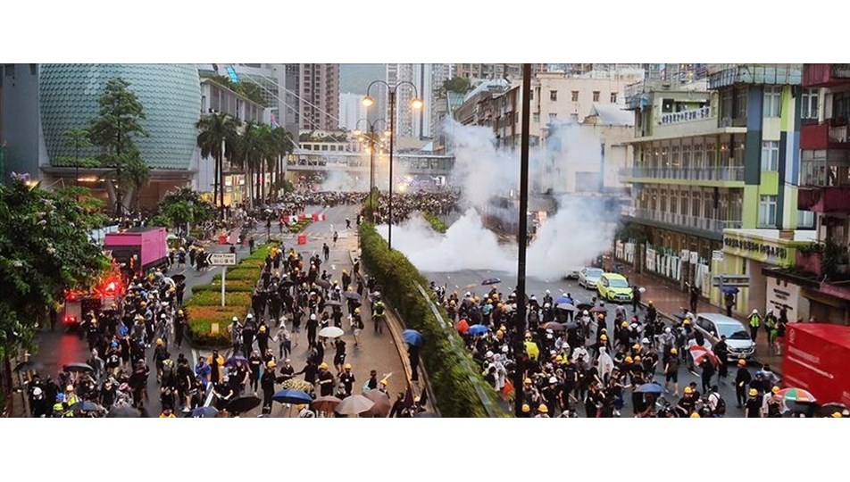 Hong Kong'da protestocuların liderlerine gözaltı