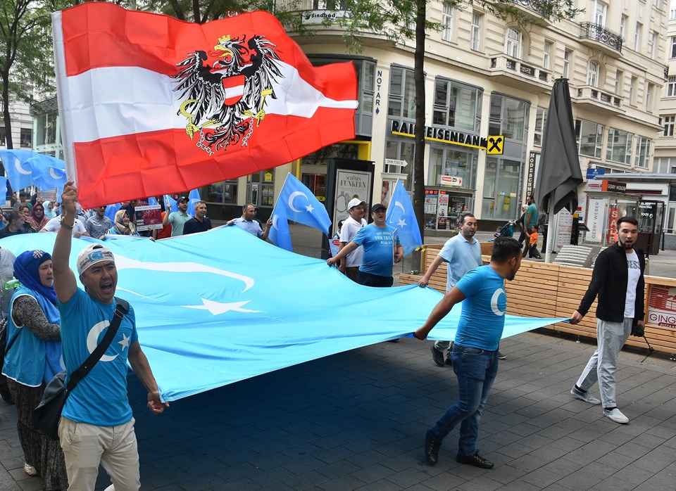 Avusturya'da Uygur Türkleri Çin'i protesto etti - 1