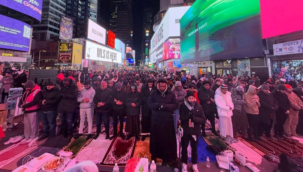 New York Times Meydanı’nda teravih namazı