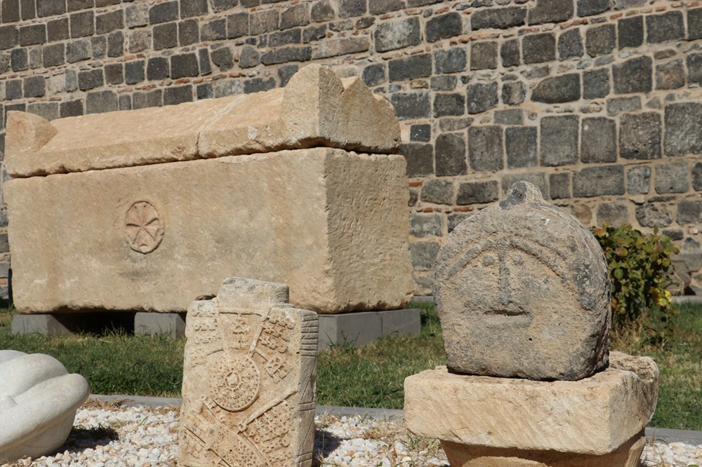 ''Dünyanın ilk emojili asker mezar taşı'' Diyarbakır’da sergileniyor - 5