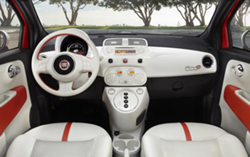 Fiat 500e elektrikli aracını tanıttı - 1