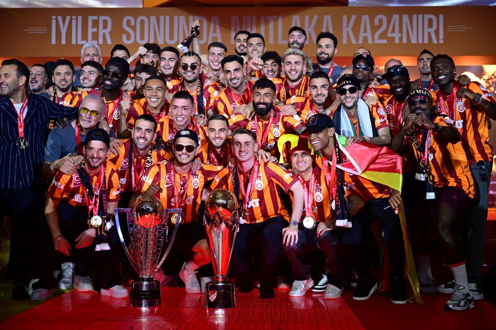 Şampiyon Galatasaray kupasını kaldırdı - 3