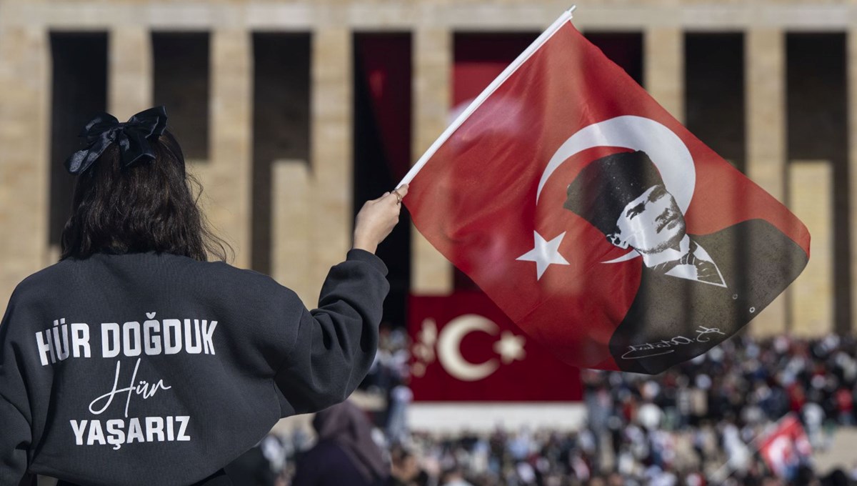 Ankara’da Cumhuriyet coşkusu: Binlerce kişi Ata’ya koştu Ankara’da Cumhuriyet coşkusu: Binlerce kişi Ata’ya koştu