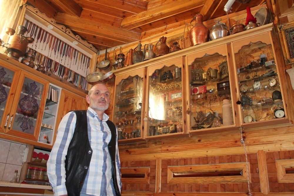 En eski parça 300 yıllık düdüklü tencere: Evinde bin parça eşya sergiliyor - 4