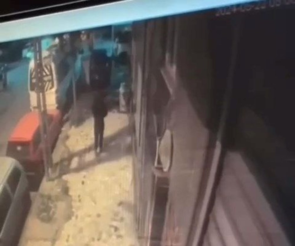 تركيا اليوم تهديد بقنبلة يدوية غير مثبتة في اسطنبول (صور) تهديد بقنبلة يدوية غير مثبتة في اسطنبول - 3