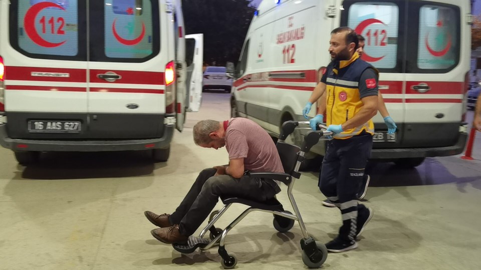 Bursa'da iş yerine palalı baskın: Patron ile oğlu yaralandı - 2