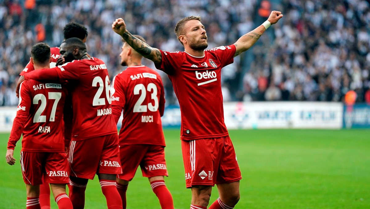 Zirve takibini sürdürdü: Beşiktaş evinde 2 golle kazandı Zirve takibini sürdürdü: Beşiktaş evinde 2 golle kazandı