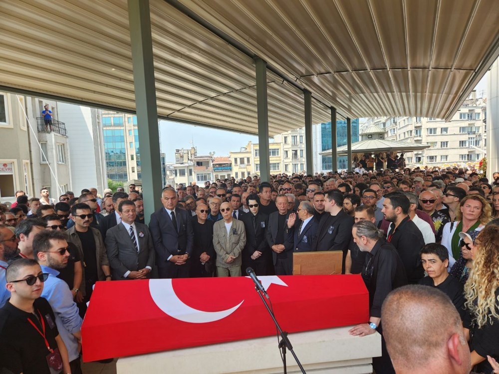 Sanatçı Özkan Uğur'a veda! Özkan Uğur son yolculuğuna uğurlanıyor - 46