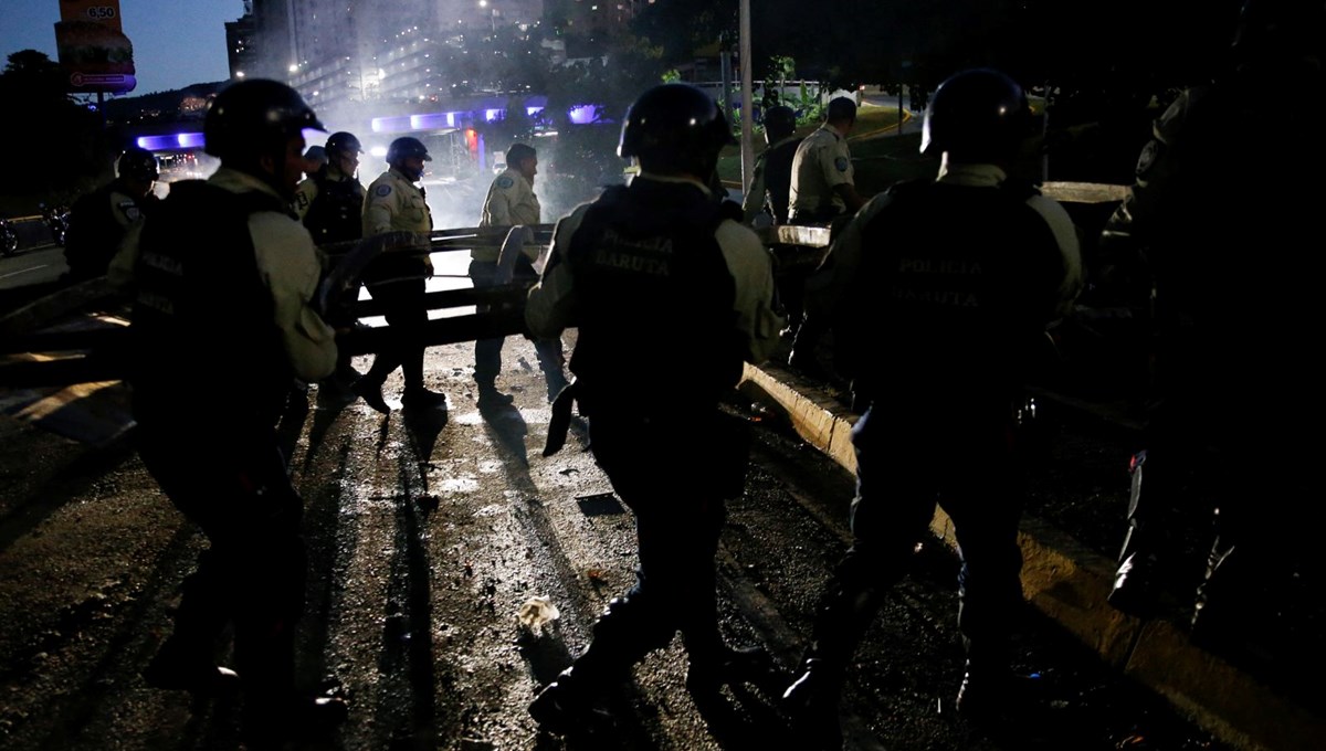 Venezuela'da protestolar sürüyor: 80'den fazla asker ve polis yaralandı Venezuela'da protestolar sürüyor: 80'den fazla asker ve polis yaralandı