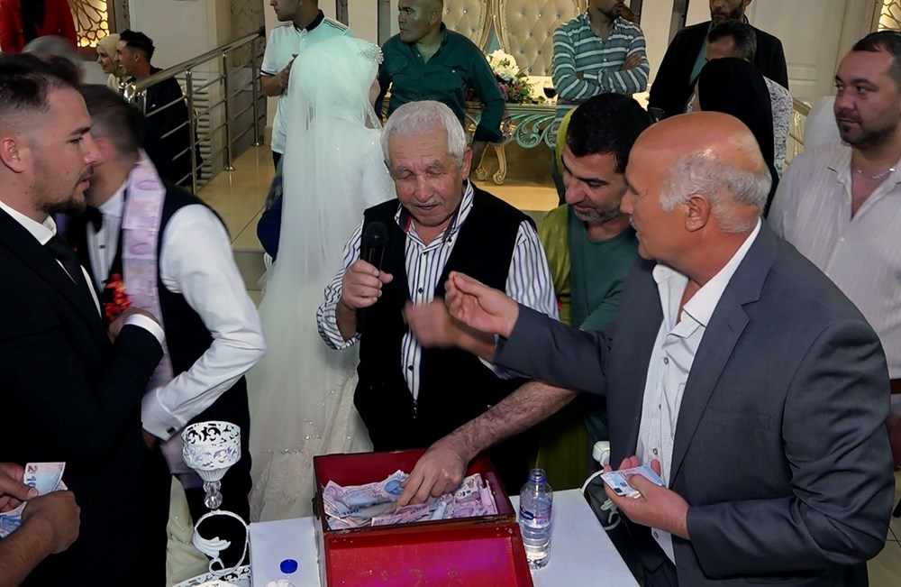 Davetsiz düğüne gitti, pasta yedi, takıları çaldı: "Paraları görünce dayanamadım" - 5