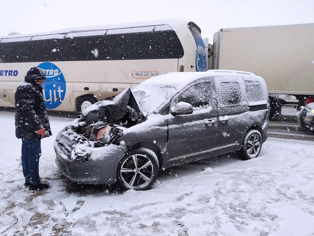 TEM'de kar kazası: Onlarca araç birbirine girdi - 6