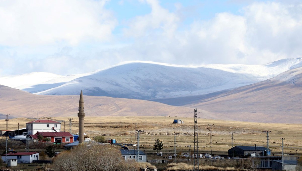 Ardahan'da yüksekler beyaza büründü