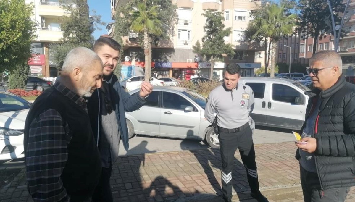 Polis, bankacı, güvenlik dakikalarca dil döktü; 35 bin euroyu kaptırmaktan son anda kurtuldu Polis, bankacı, güvenlik dakikalarca dil döktü; 35 bin euroyu kaptırmaktan son anda kurtuldu