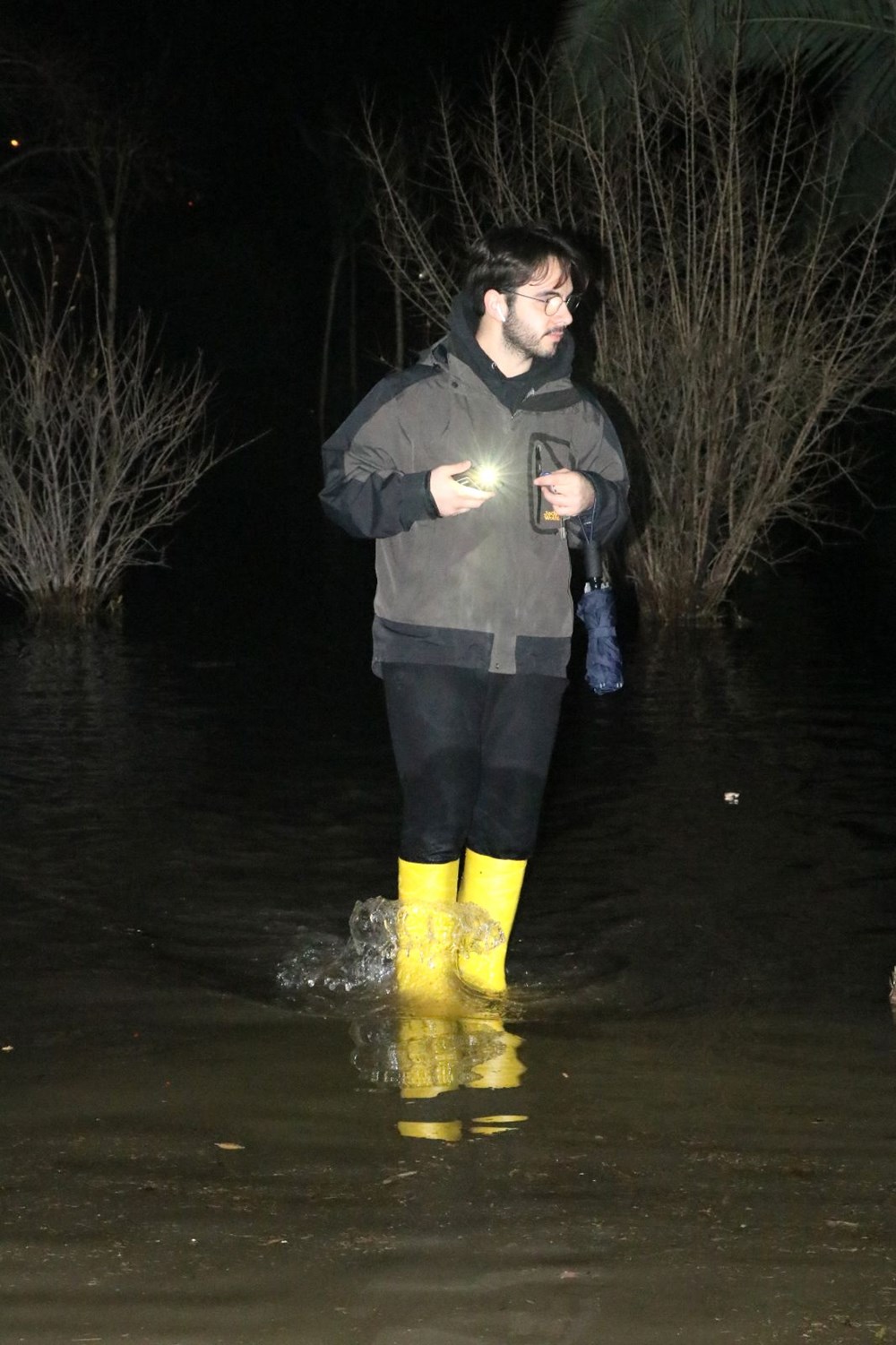 İzmir'de yağışın ardından deniz taştı: 1 kişinin cansız bedenine ulaşıldı - 17