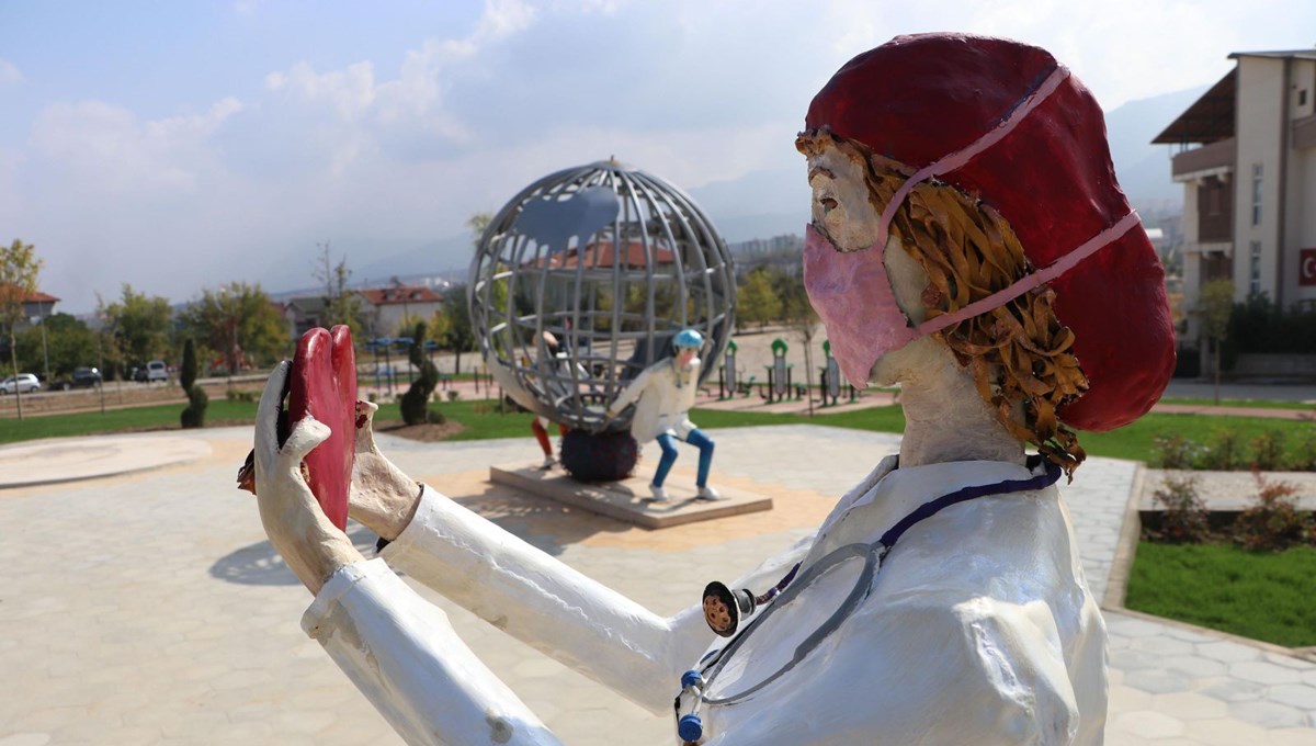 Denizli'de tartışılan heykeller kaldırıldı