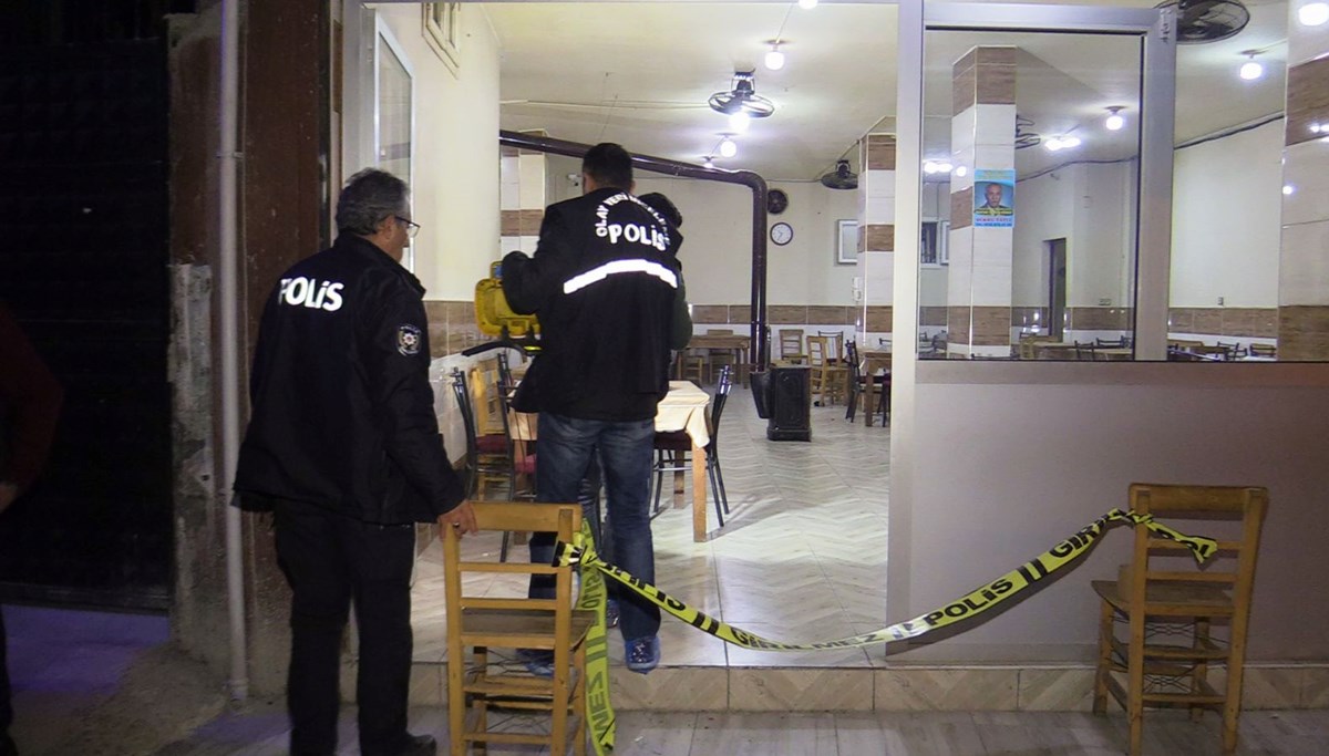 Adana'da kahvehaneye silahlı saldırı Adana'da kahvehaneye silahlı saldırı