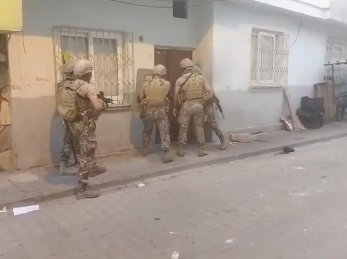 Operasyonda 14 şüpheli yakalandı.