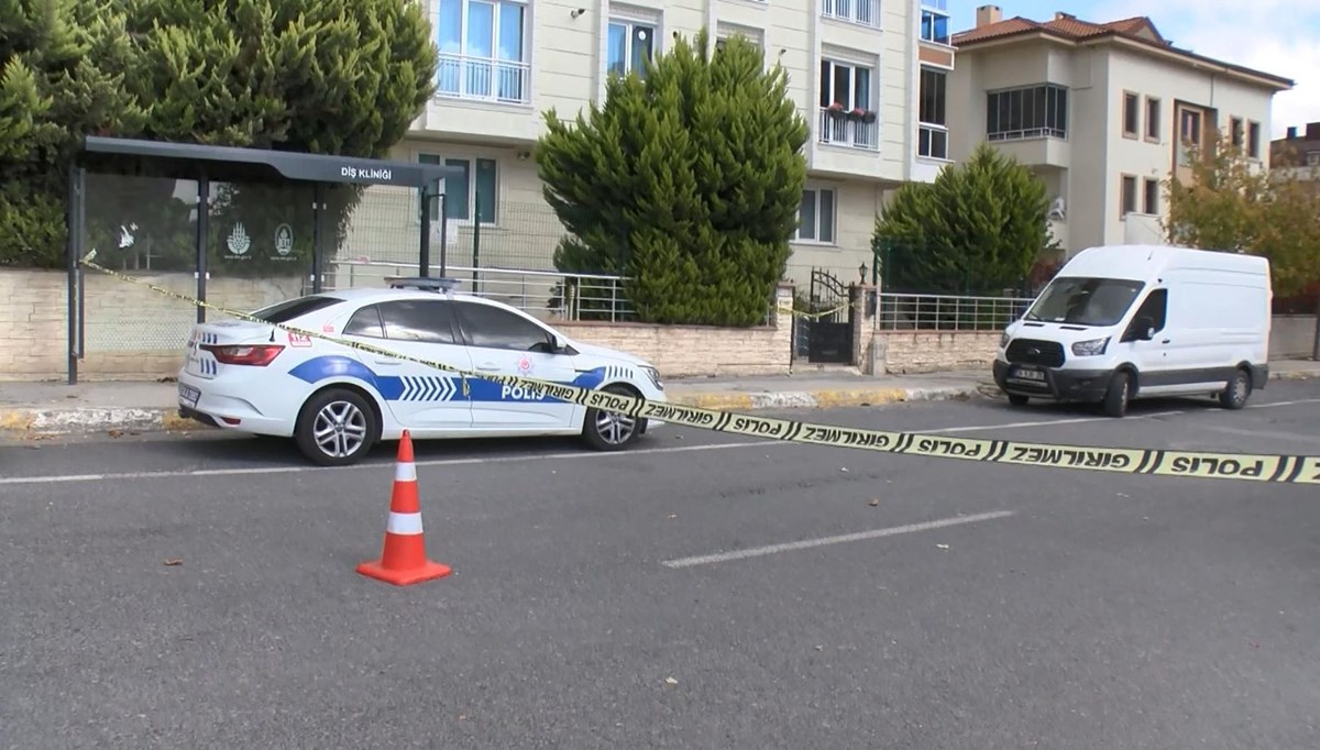 Beylikdüzü’nde emekli polis, eşi ve kızını vurup intihar etti