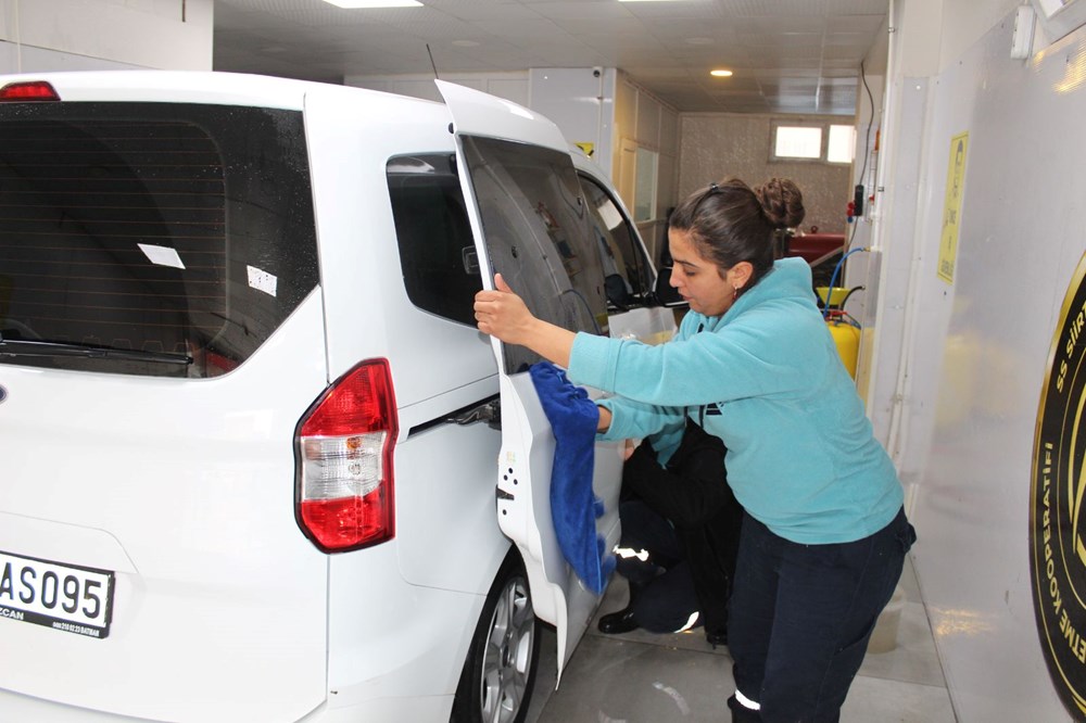 Siirtli ev hanımları oto yıkamacı açtı: Günde 7-8 araç yıkıyoruz - 1