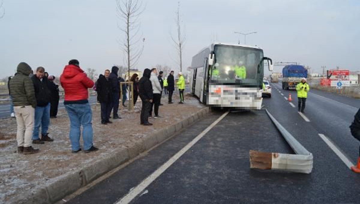 Yolcu otobüsü kaza yaptı, şoför ehliyetsiz çıktı