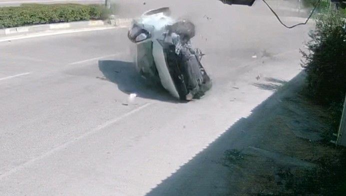 Kontrolden çıkan otomobil takla atarak karşı yola uçtu