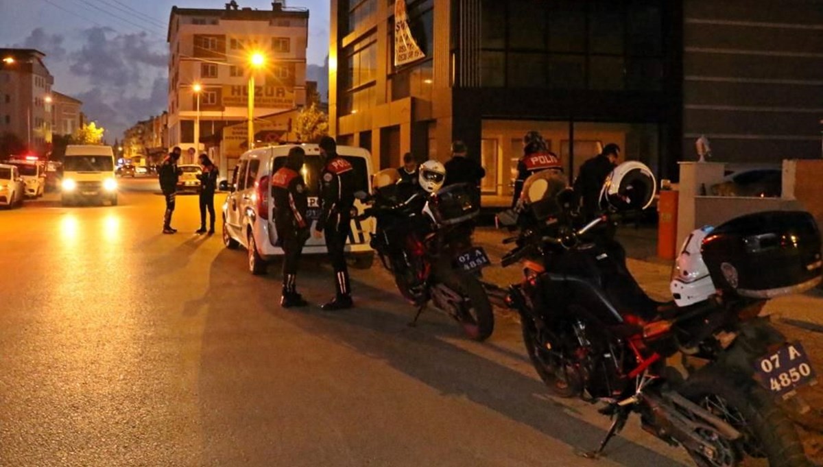 Uzman er, kadın polisi bıçakla ağır yaraladı