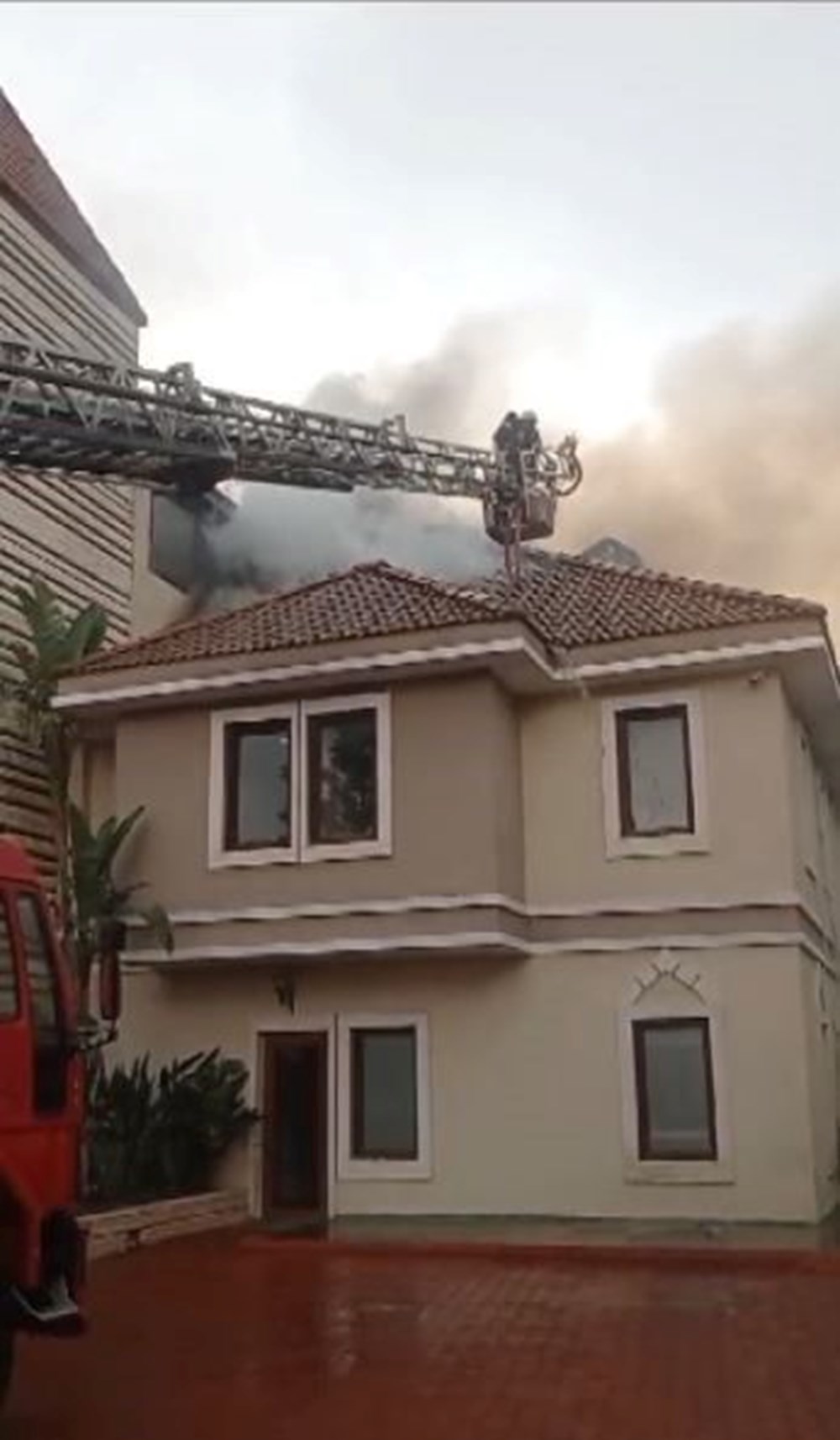 Antalya’da 5 yıldızlı otelde yangın - 5