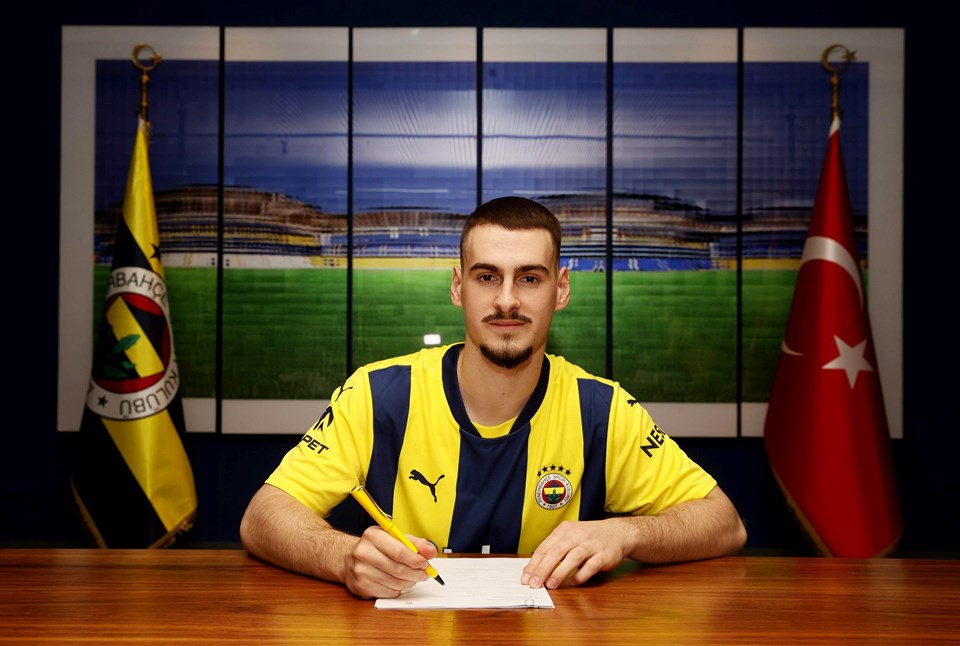 Fenerbahçe'de yeni transfer için olay iddia: Formayı sırtına geçirmeden ayrılık - 1