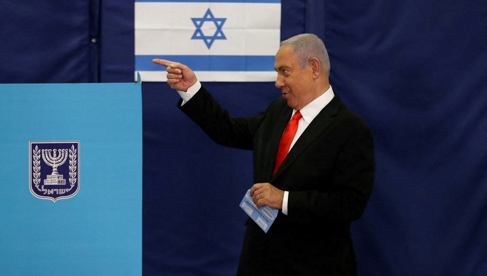 İsrail'de ankete göre Netanyahu liderliğindeki blok, seçim yarışında geriledi