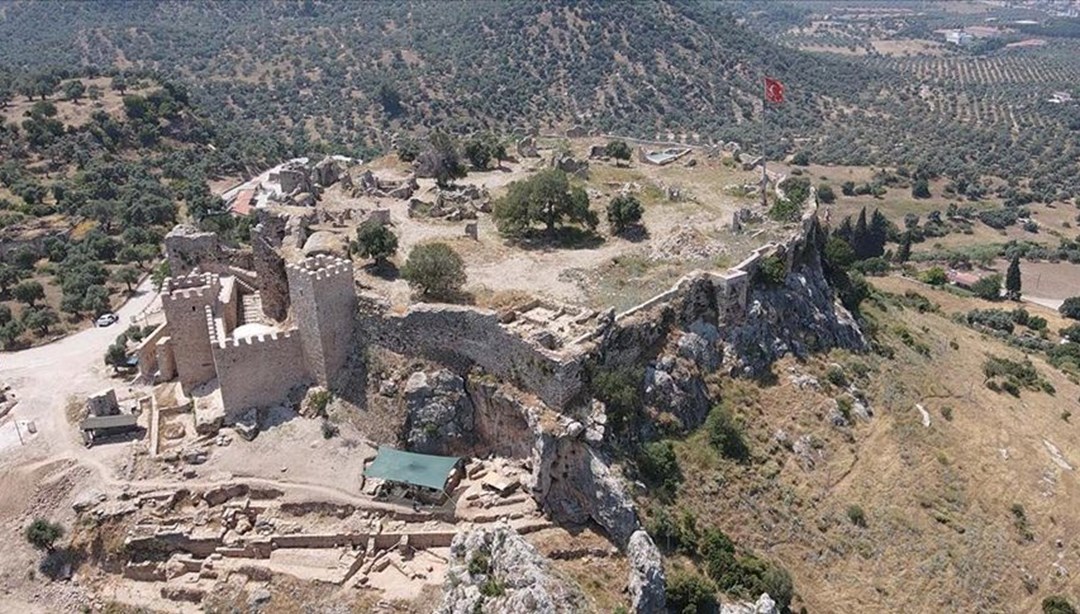 Beçin Antik Kenti'nde kazılar sürüyor: Ok uçları bulundu