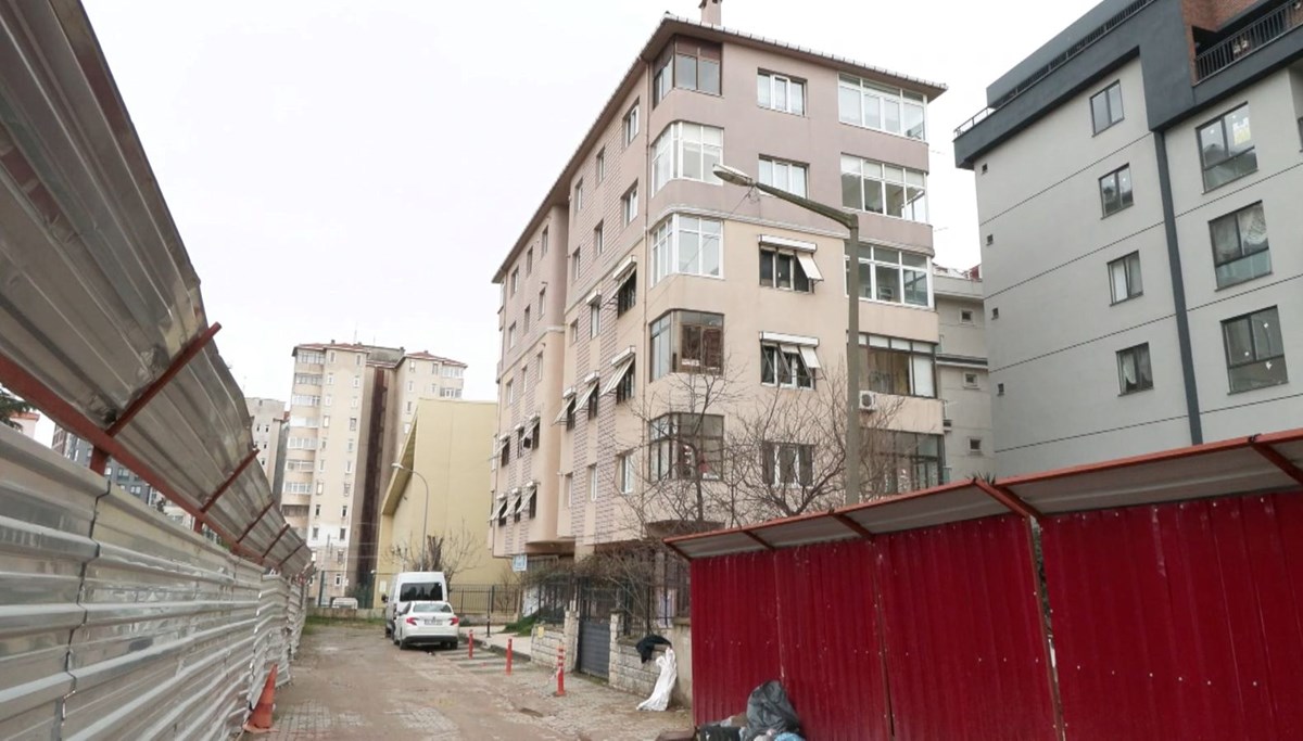 Annesini atkıyla boğmaya çalıştı sonra yardım istedi! Annesini atkıyla boğmaya çalıştı sonra yardım istedi!