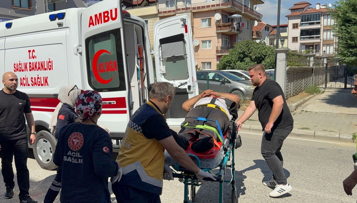 Hafif ticari araç ile motosiklet çarpıştu: 1 yaralı