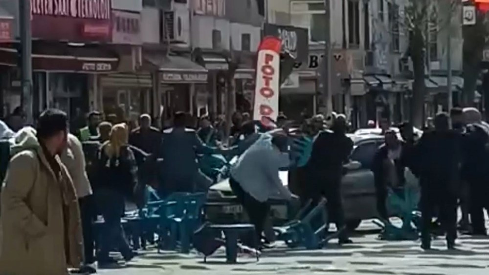 Şanlıurfa’da
husumetli aileler birbirine girdi: 6 yaralı - 1