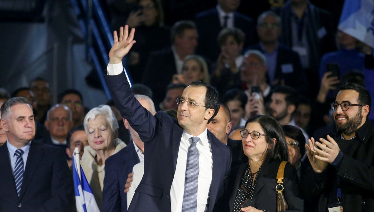 Güney Kıbrıs'ta sandıktan bağımsız aday çıktı: Nikos Hristodulidis seçimi kazandı Güney Kıbrıs'ta sandıktan bağımsız aday çıktı: Nikos Hristodulidis seçimi kazandı
