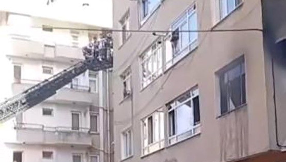 Kartal'da bir dairede tüp patladı: 4 katlı apartman tahliye edildi