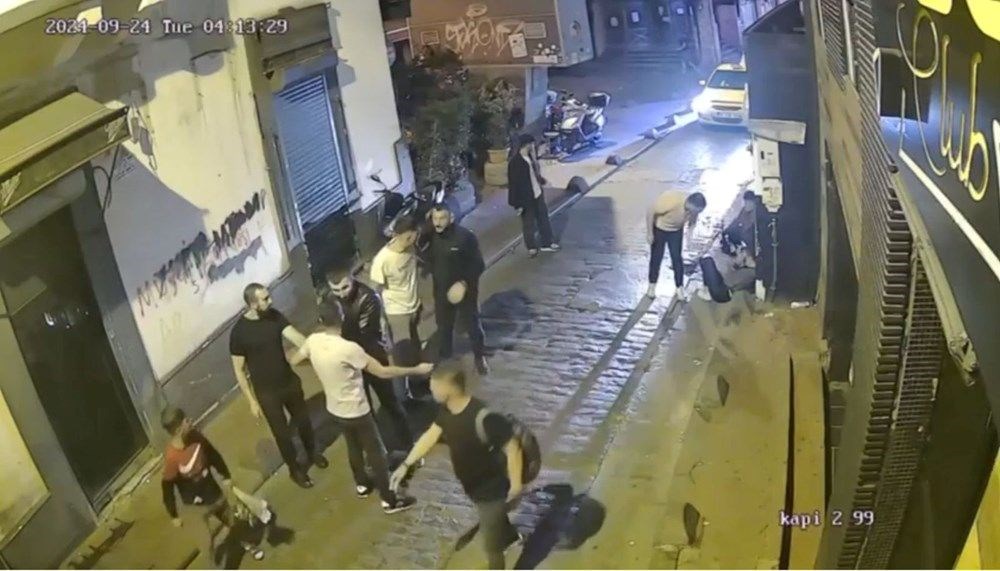 Beyoğlu’nda sokak
ortasında cinsel saldırı | Tacizciden pes dedirten savunma: “İyi niyetli dokunmuş
olabilirim” - 4