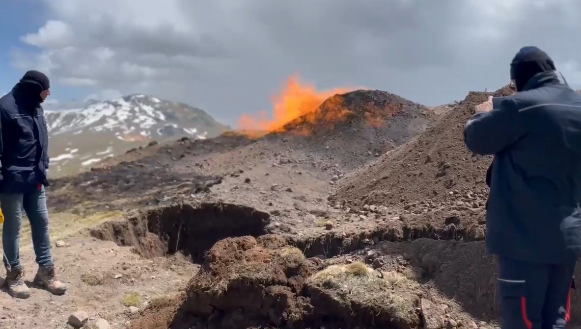 Doğal gaz hattına yıldırım düştü
