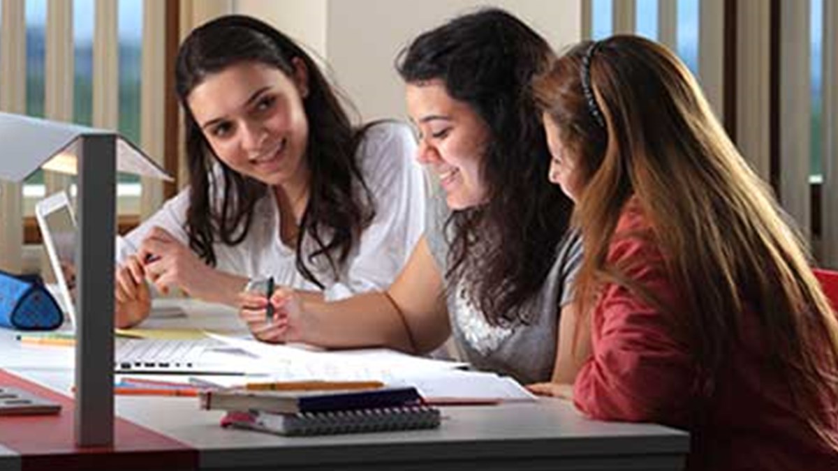 Ozel Universitelerden Ogrencilere 4 Bin Tl Burs Ntv