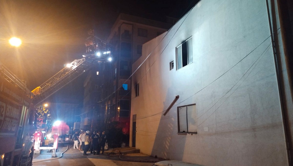 Pendik'te elektrik deposunda yangın