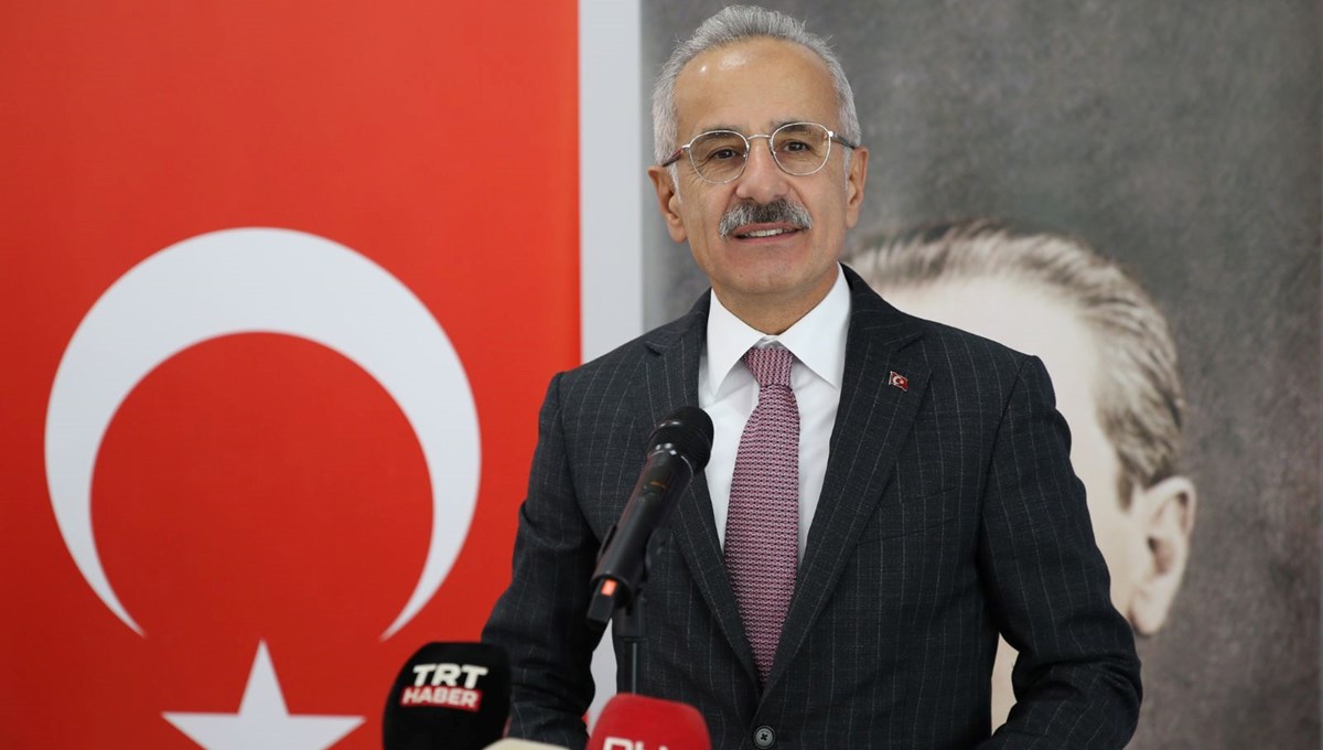 Bakan Uraloğlu: Depremden etkilenen illerimizde 300 kilometrelik yolda çalışmalarımıza devam ediyoruz