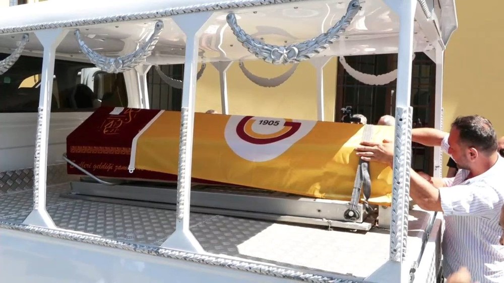 Aydemir Akbaş son yolculuğuna uğurlandı: Böyle bir dost yok - 4