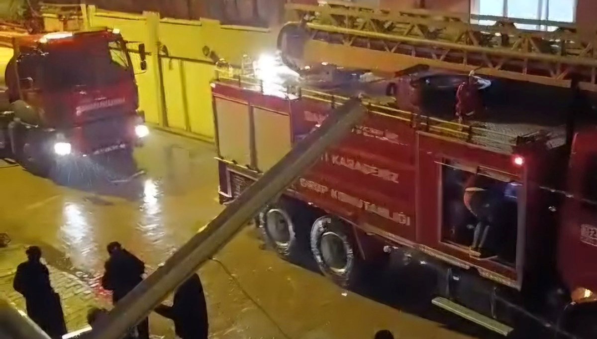 Şömineden düşen köz çatıyı yaktı Şömineden düşen köz çatıyı yaktı
