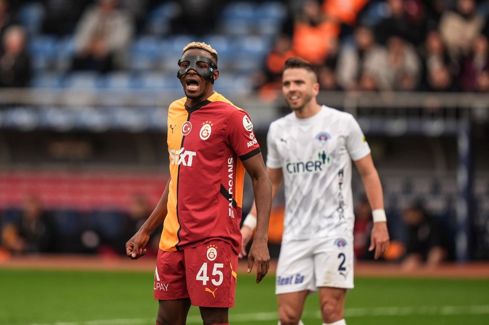 Galatasaray'ın yeni transferine ve Okan Buruk'a ağır eleştiri: