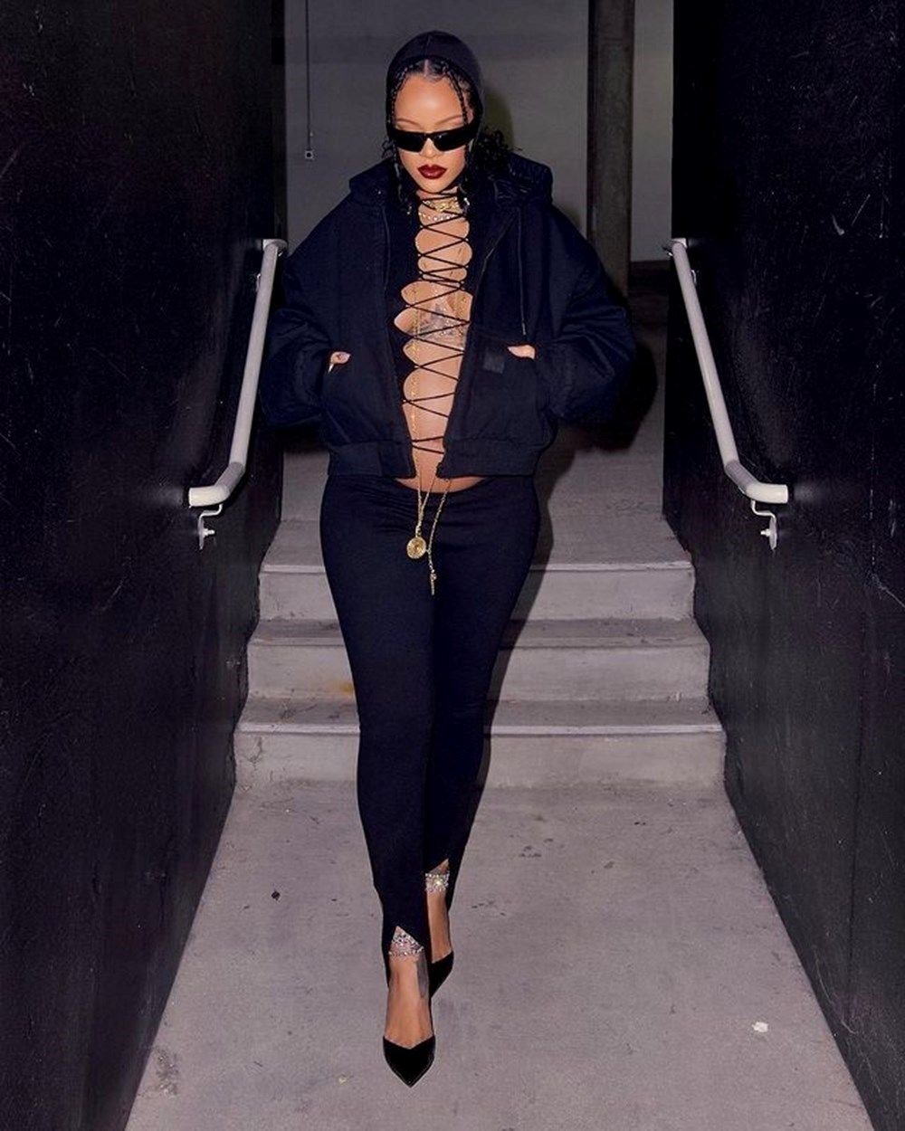 Rihanna ilk bebeğini dünyaya getirdi - 5