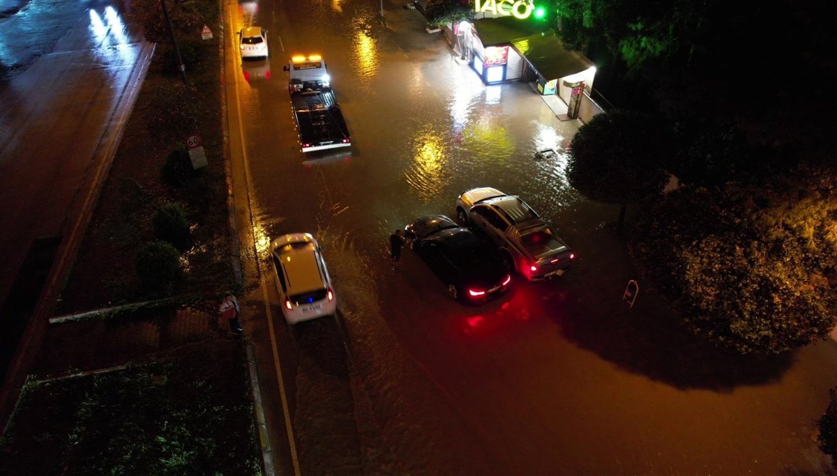 Adana’da sağanak yağış