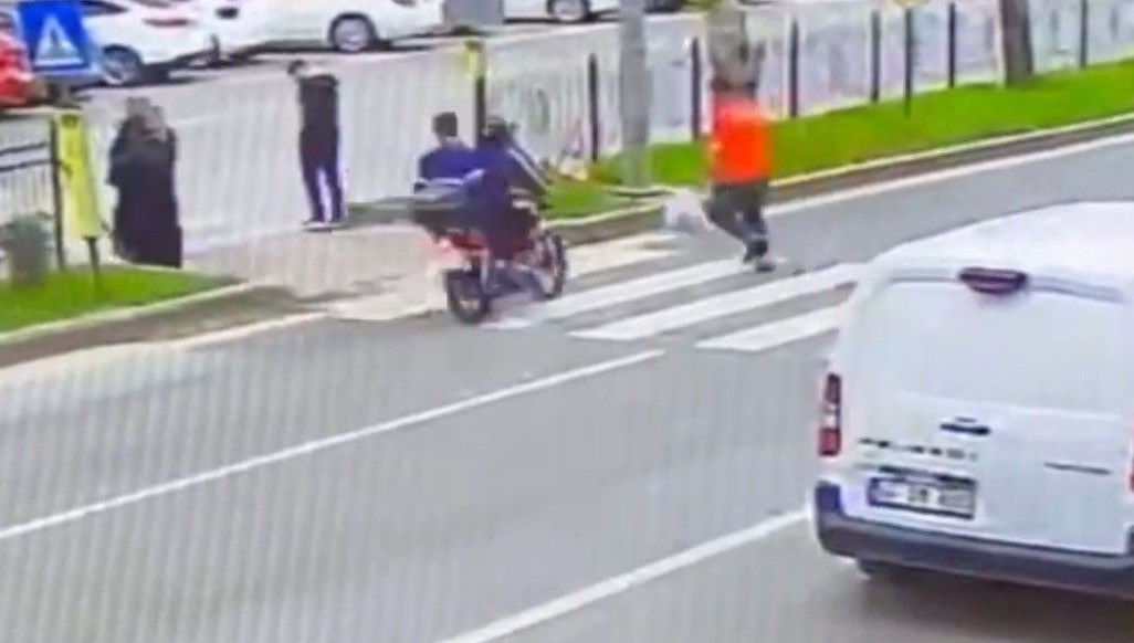 Motosiklet kazasının görüntüleri