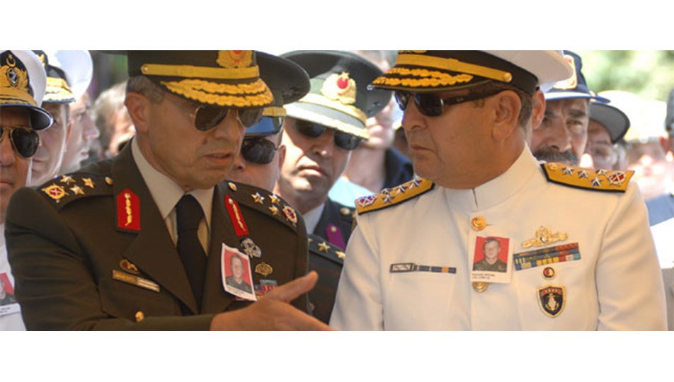 Tutuklu general ve amiraller emekli edildi