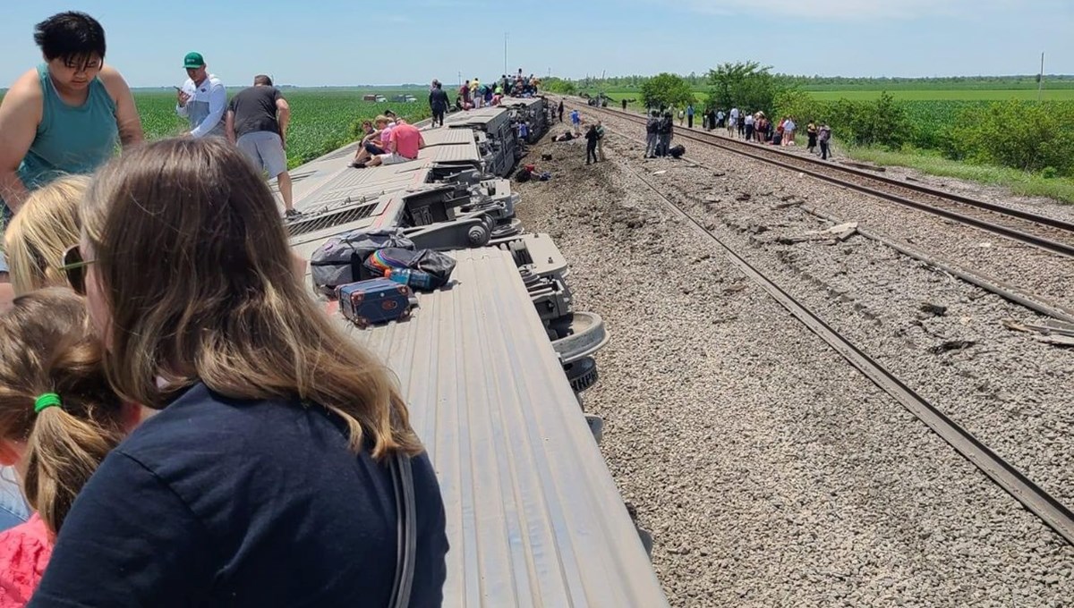 ABD’de 243 yolcusu bulunan tren raydan çıktı: 3 öldü, çok sayıda yaralı var