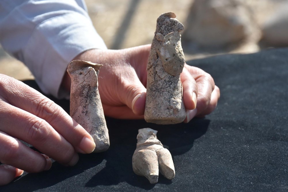 Ulucak Höyüğü'nde 7 bin 700 yıllık insan figürleri bulundu - 2