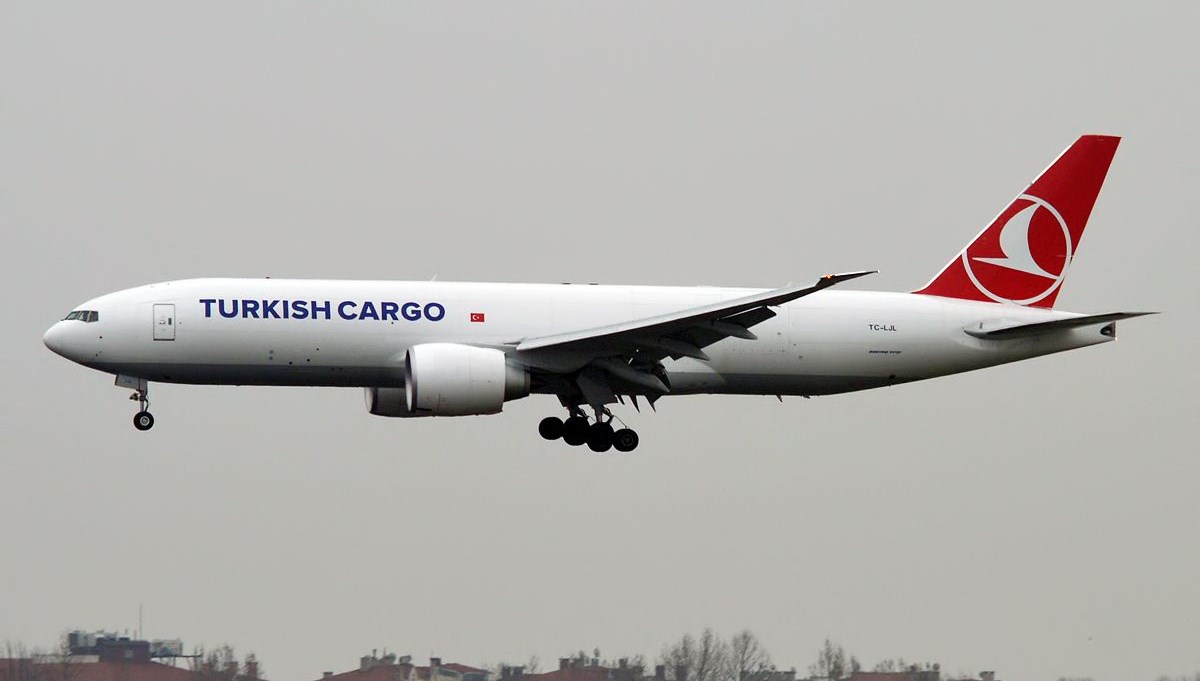 Turkish Cargo, kıtalar arası kurduğu hava kargo köprüsüyle Covid-19 aşılarını taşıyor